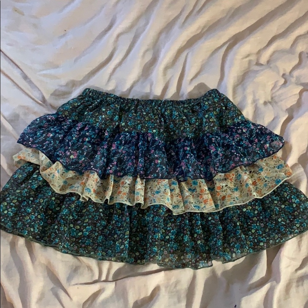 Poofy short floral skirt